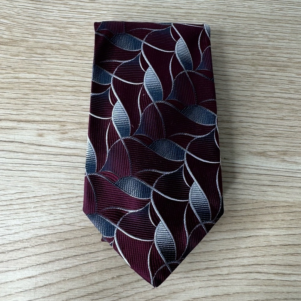 Bachrach Maroon and Silver Pattern Silk Neck‎ Tie Made in Italy
